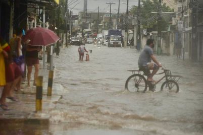 Chuva-Recife-foto-Rafael-Furtado-FolhaPE.jpeg
