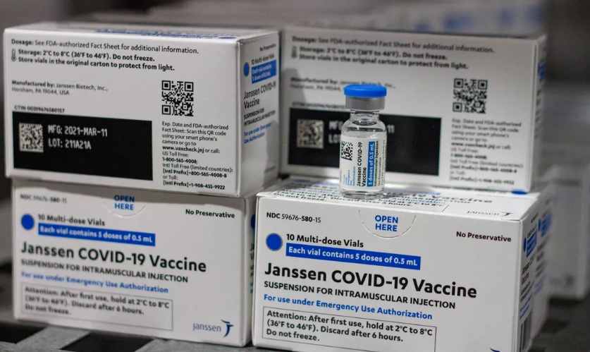 Vacina-Janssen-foto-Hugo-Dourado-SES-PE.jpg